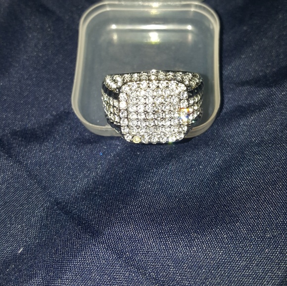 Mens silver ring with czs in it - Picture 1 of 1